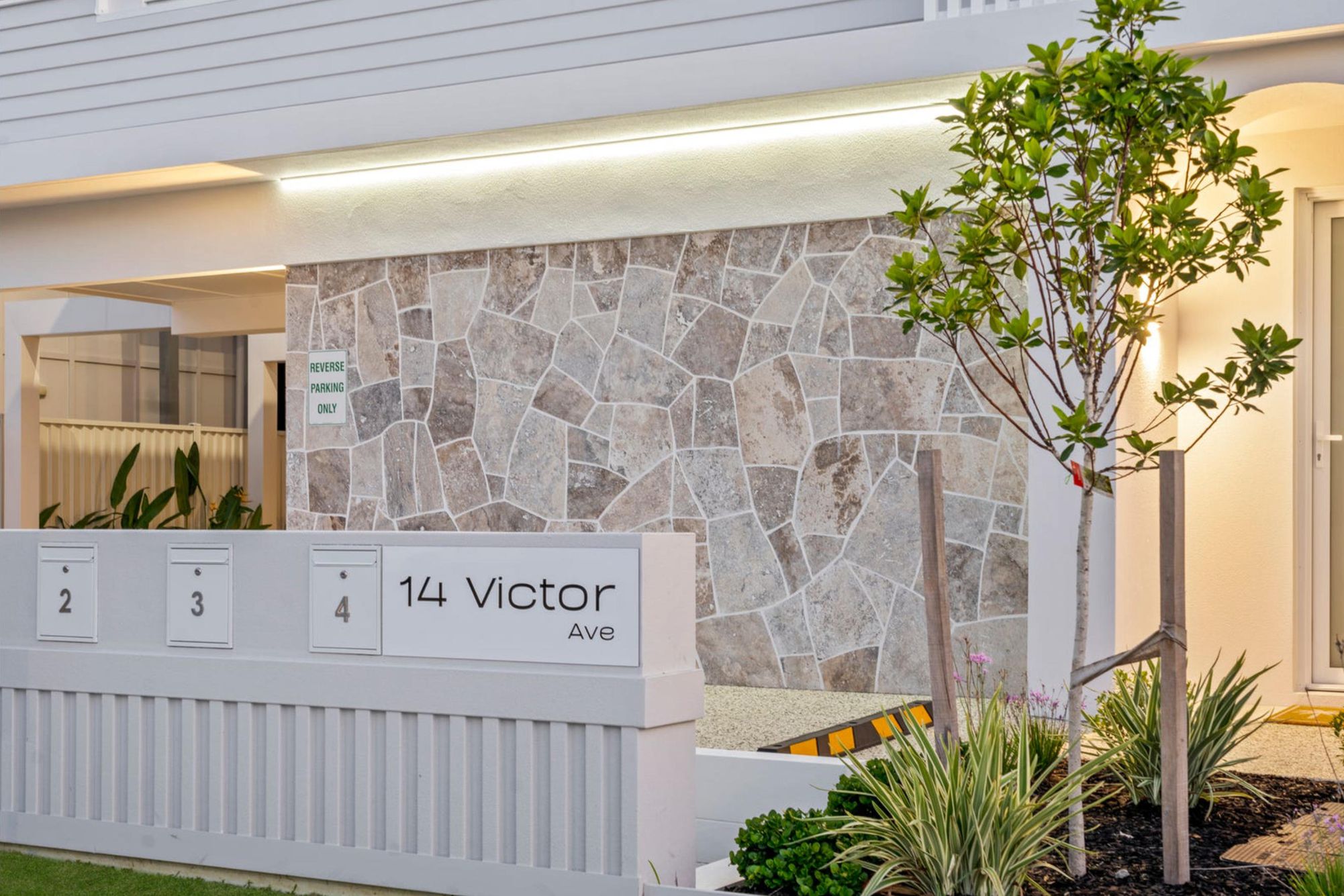 2 / 14 Victor Avenue, Paradise Point