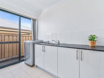 10 Holywell Street, Middle Swan