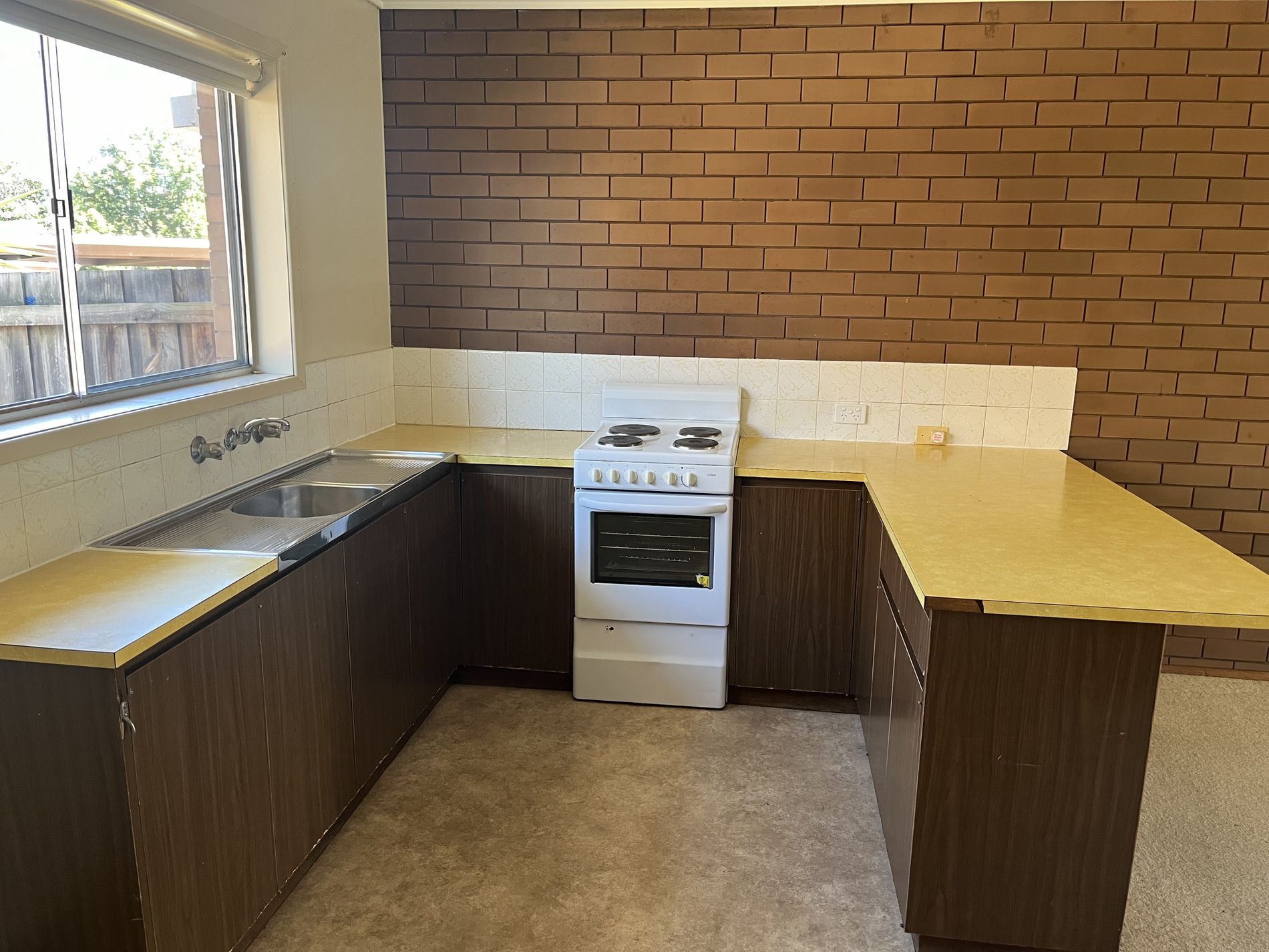 2 / 87 Calvert Street, Hamlyn Heights