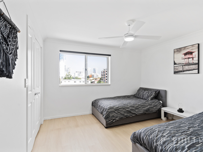 80 / 150 Marine Parade, Southport