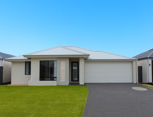 Stylish Brand-New Family Home in Champion Lakes