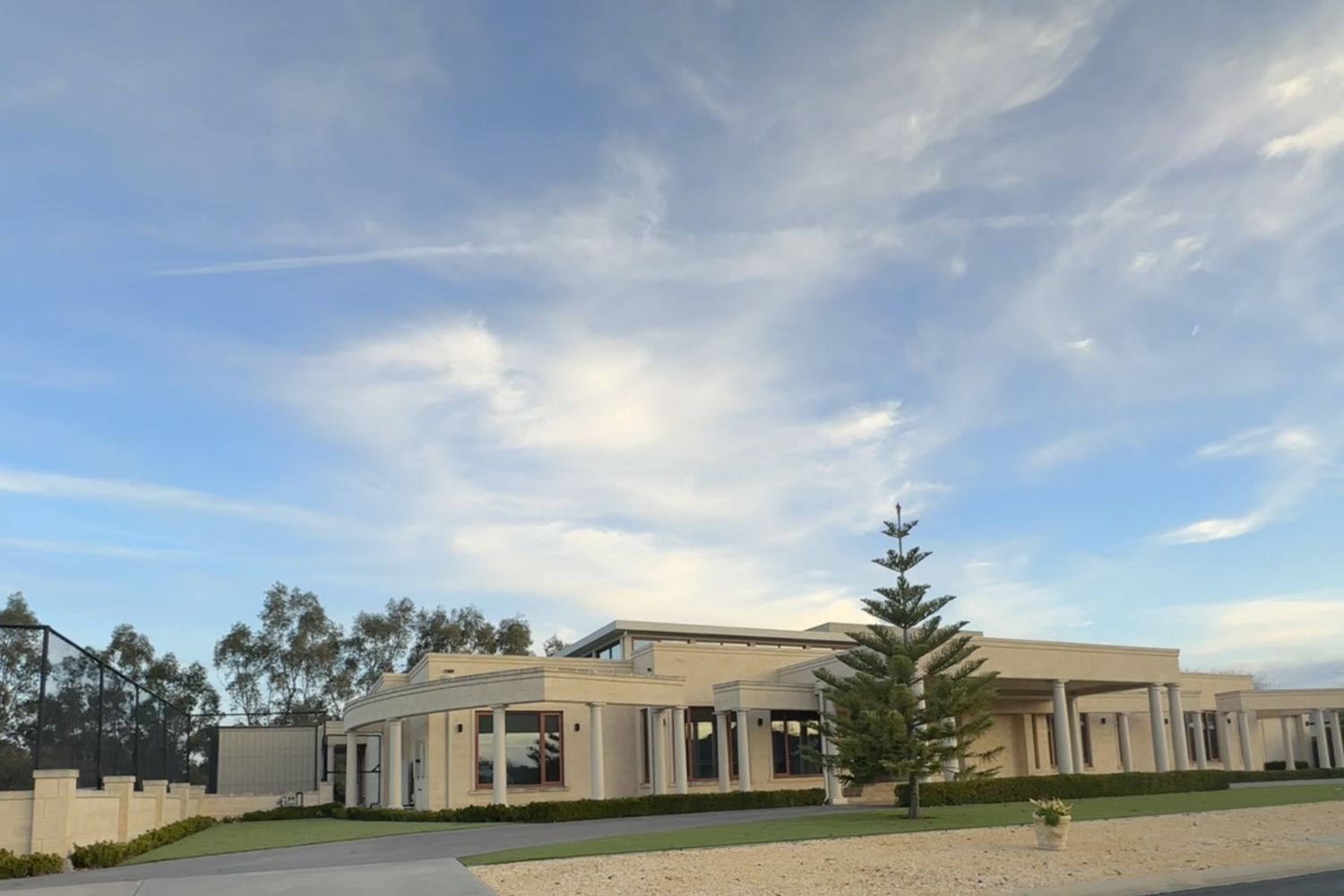 145 Barnes Boulevard, Horsham