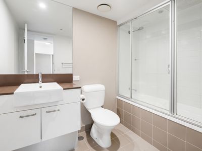 1271 / 56 Scarborough Street, Southport