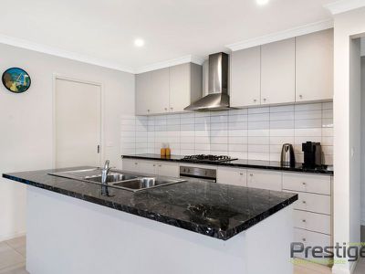 21 Dutch Avenue, Manor Lakes
