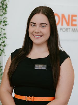 Chloe Holmes