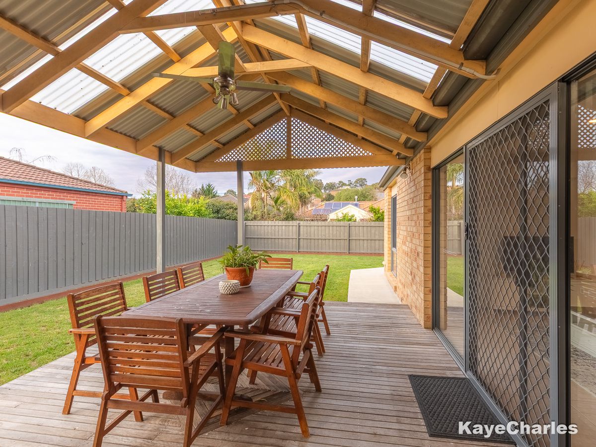 7 Castle Court, Beaconsfield