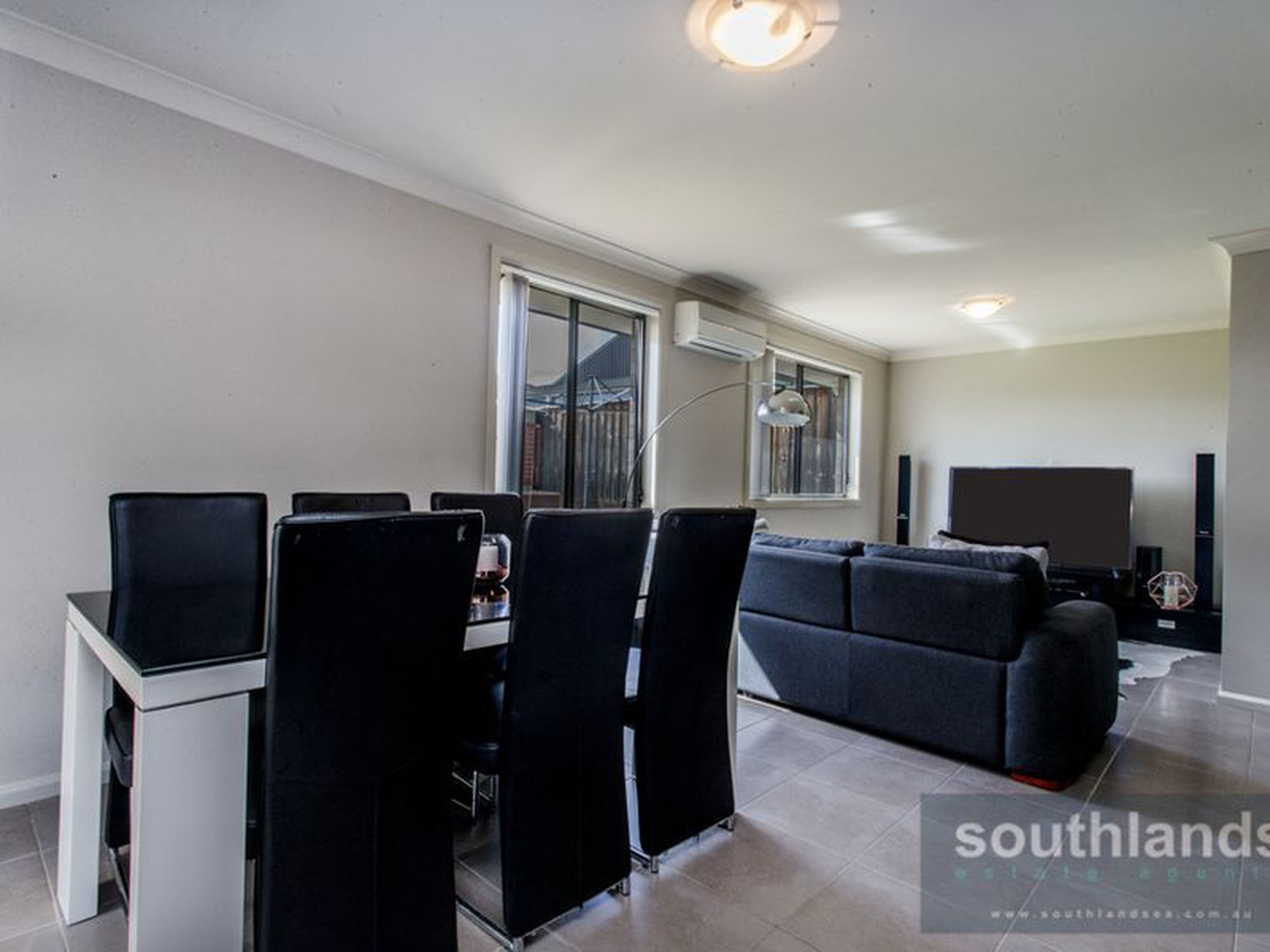 8 Coachwood Drive, CLAREMONT MEADOWS