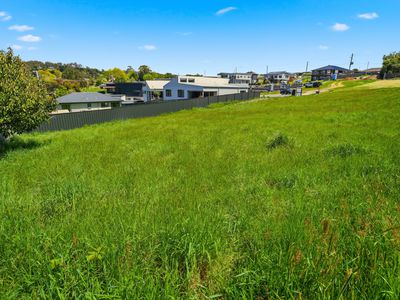 6 Leeman Court, Riverside