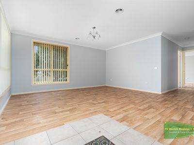 9 Darwin Drive, Llanarth