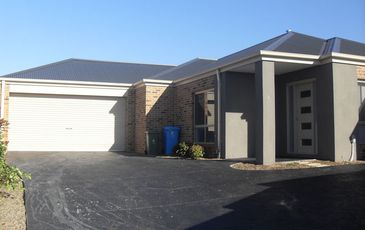 2 / 7 Strahan Close, Berwick