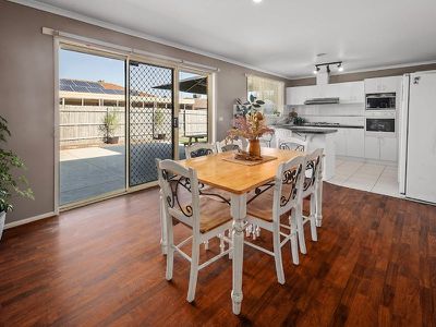 5 Chatham Close, Cranbourne East