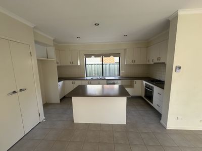 6 Secret Garden Way, Tarneit