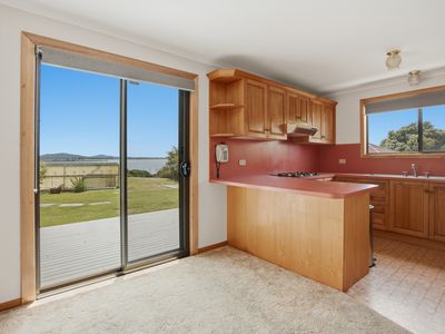 8 River Leads Drive, George Town