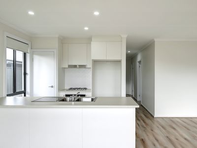 8 Johnstone Court, Evanston Gardens