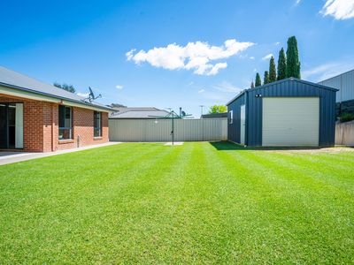 25 MORTIMER TERRACE, Leneva