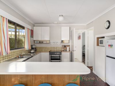31 St Bernard Drive, Tawonga South