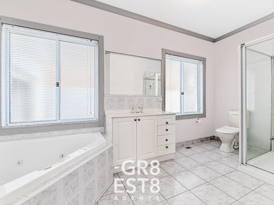 4 The Oaks, Narre Warren