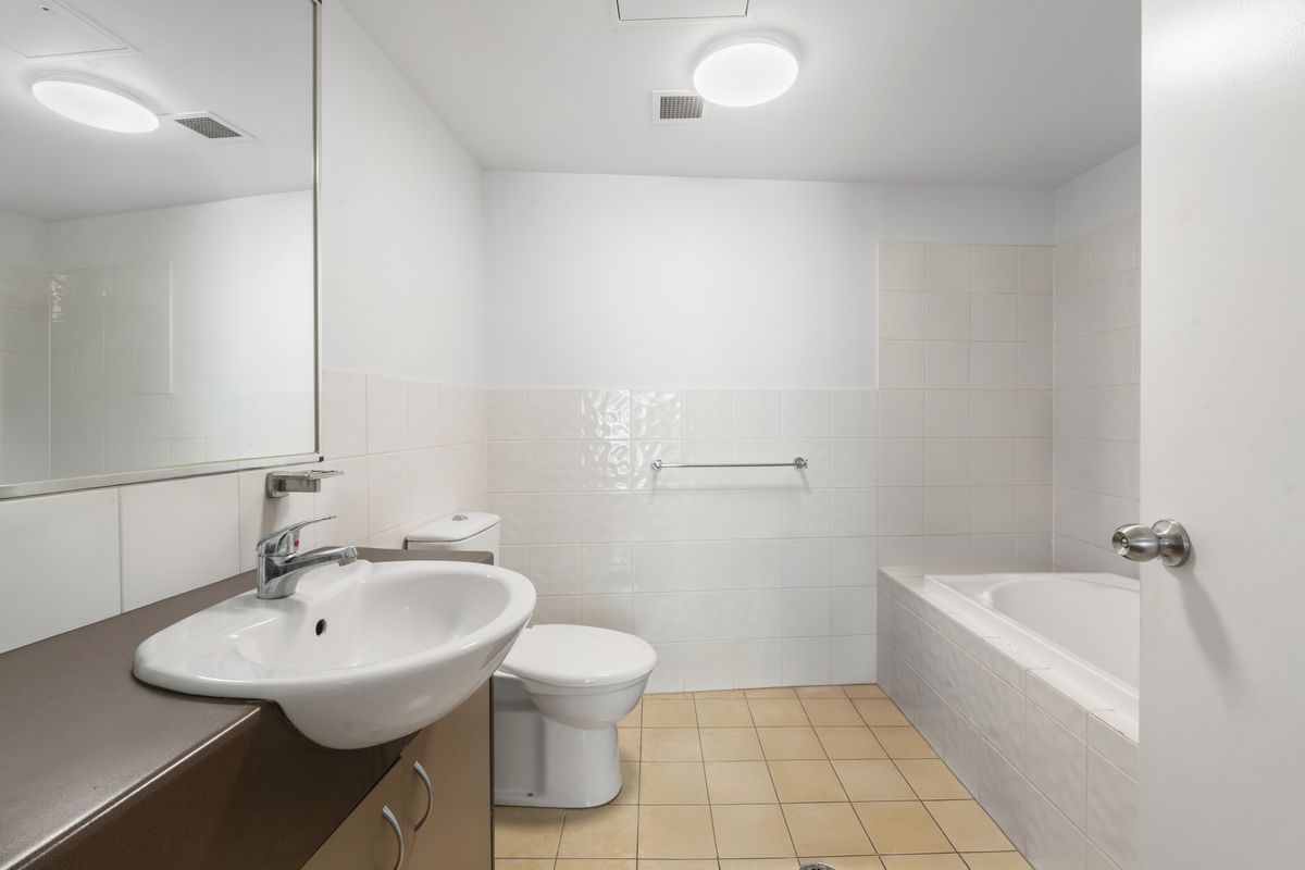 905 / 42 Surf Parade, Broadbeach