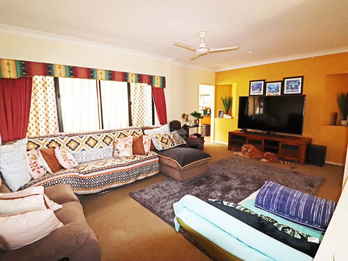11 DANZER DRIVE, Atherton