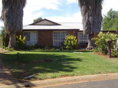 38 John Glenn Place, Dubbo