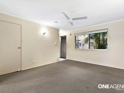 3 / 3 King Street, Urangan