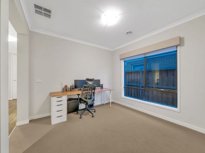 8 Kamala Road, Clyde North