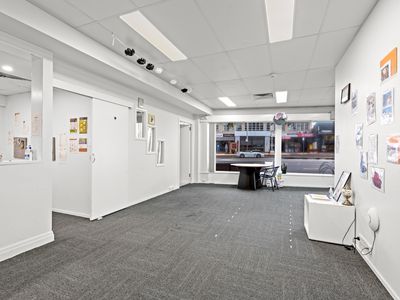 972 Logan Road, Holland Park West