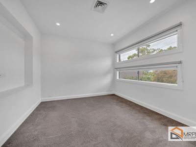 2 Lincoln Drive, Keilor East