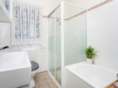 60 Strata Avenue, Barrack Heights