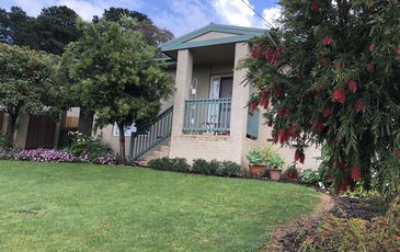2 / 10 Queens Court, Berwick