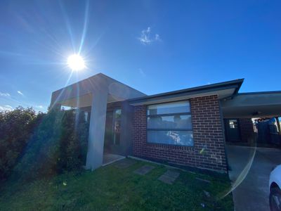 2 / 9 Brimpton Grove, Wyndham Vale