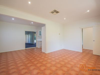 35 Banksia Crescent, Dubbo