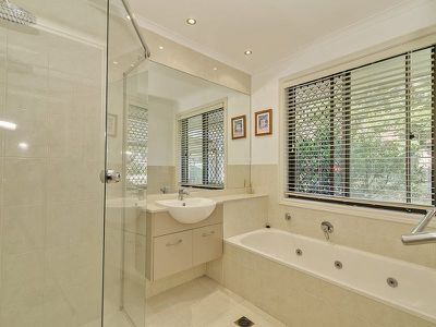 8 Karalise Street, Rochedale South