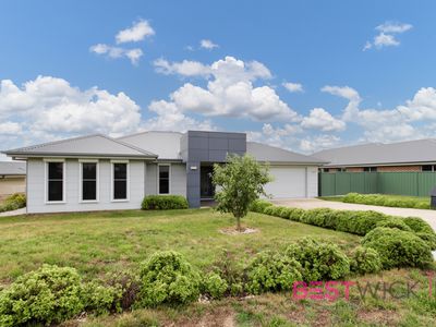 32 EMERALD DRIVE, Kelso