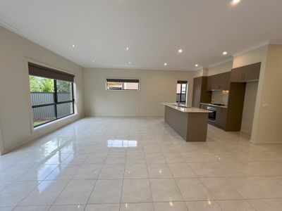16 Evergreen Cres, Craigieburn