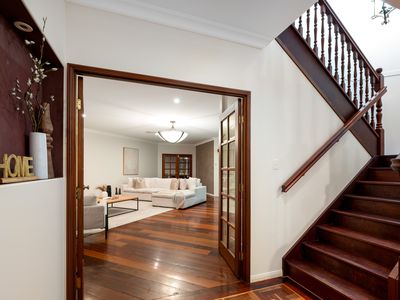 10 Talburpin Esplanade, Redland Bay