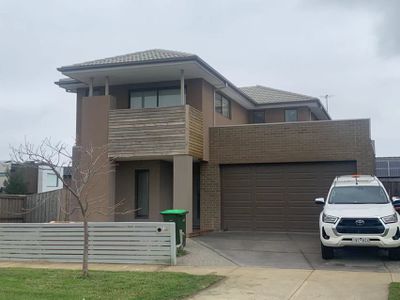 110 middlenton drive, Point Cook
