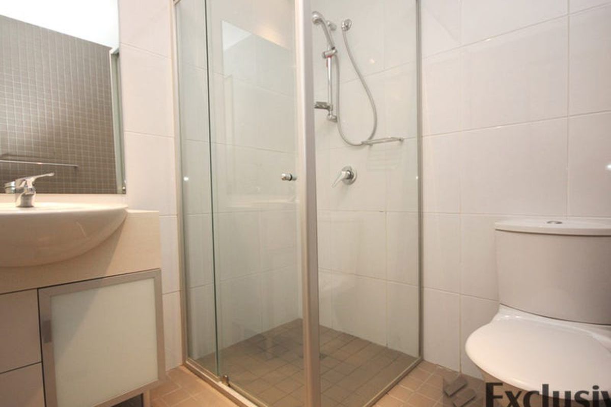 4  Stromboli Strait , Wentworth Point