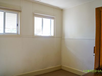 12 Railway Avenue, Horsham