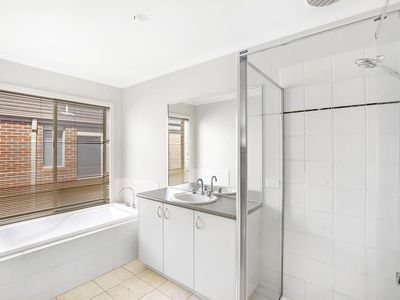 8 Dewvale Place, Craigieburn