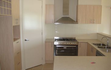8 Cormorant Parade, Pakenham