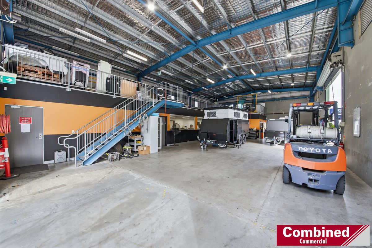 1 & 2 / 2 Samantha Place, Smeaton Grange