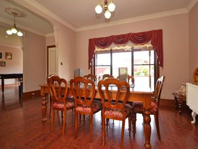 135 Barnes Boulevard, Horsham