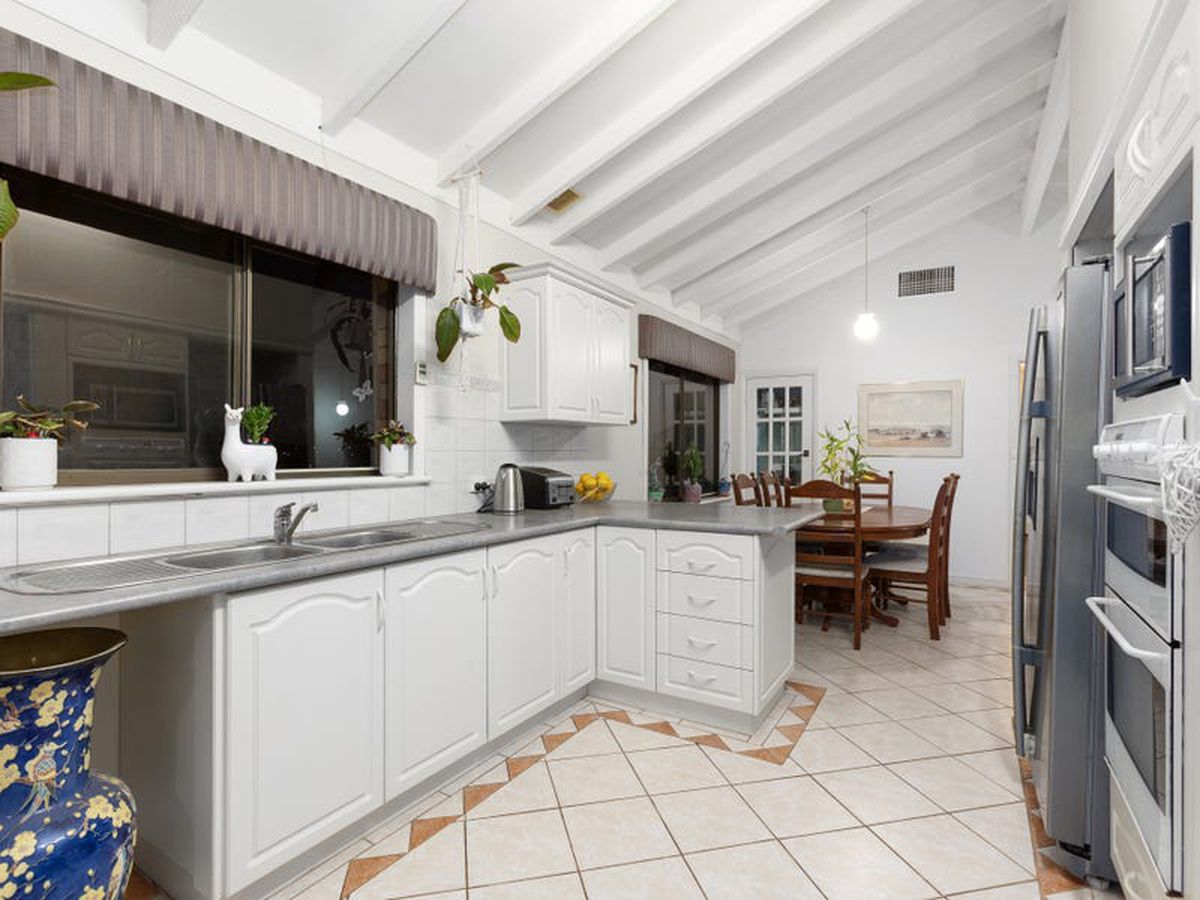 42 Carawatha Avenue, Mount Nasura