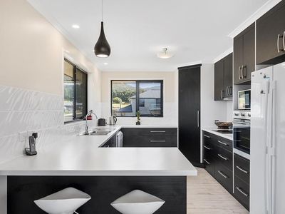 8 Sunsail Street, Snug