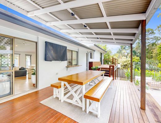 A Hidden Tewantin Gem with Space to Inspire image 17