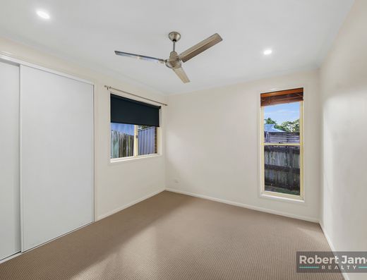 GENEROUS SIZE HOME - OPTIONS FOR DUAL LIVING image 18