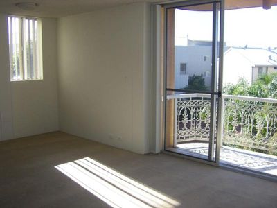 8 / 6 Smith Street, Wollongong