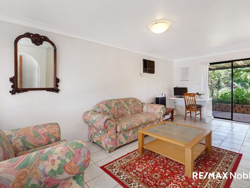 15 Aminta Crescent, Hassall Grove
