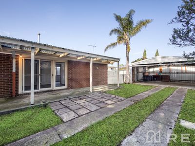 6 Bates Street, Cranbourne West